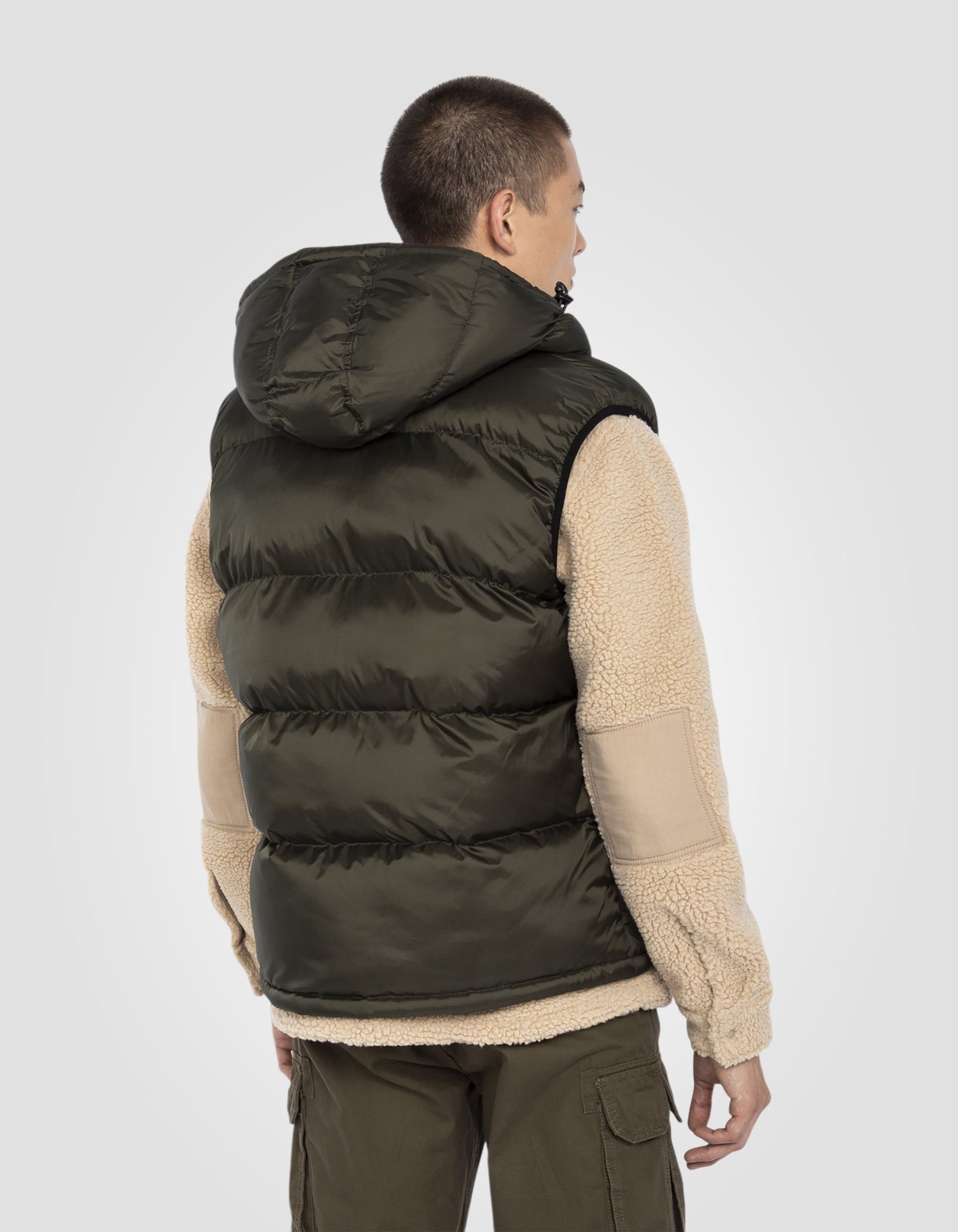 Sleeveless puffer jacket