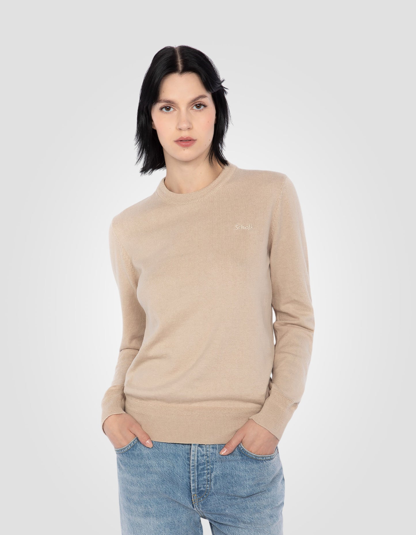 Fine knit crewneck sweater