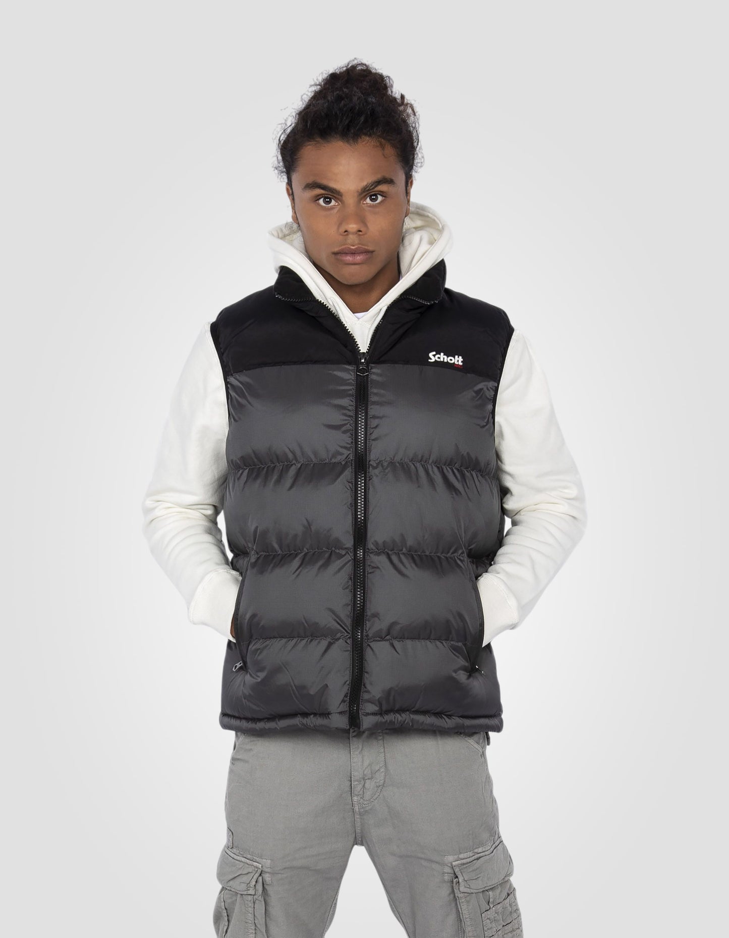 Sleeveless puffer jacket