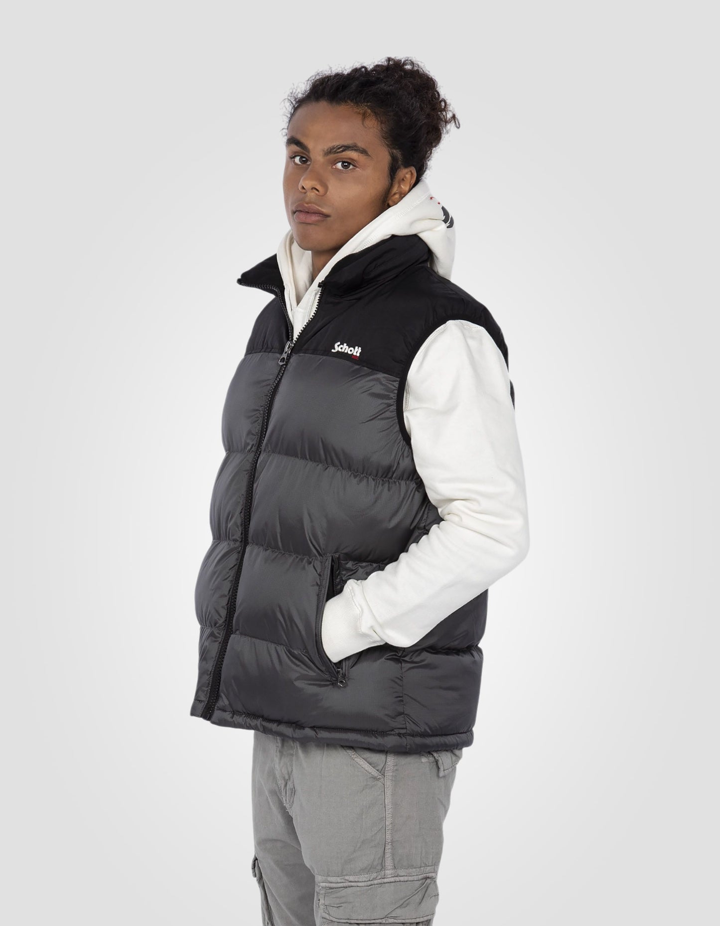 Sleeveless puffer jacket