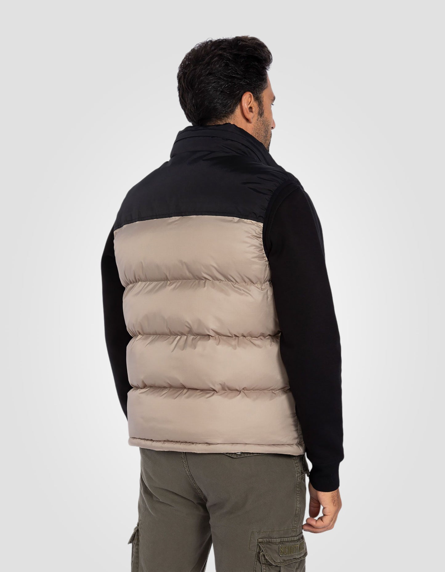 Sleeveless puffer jacket