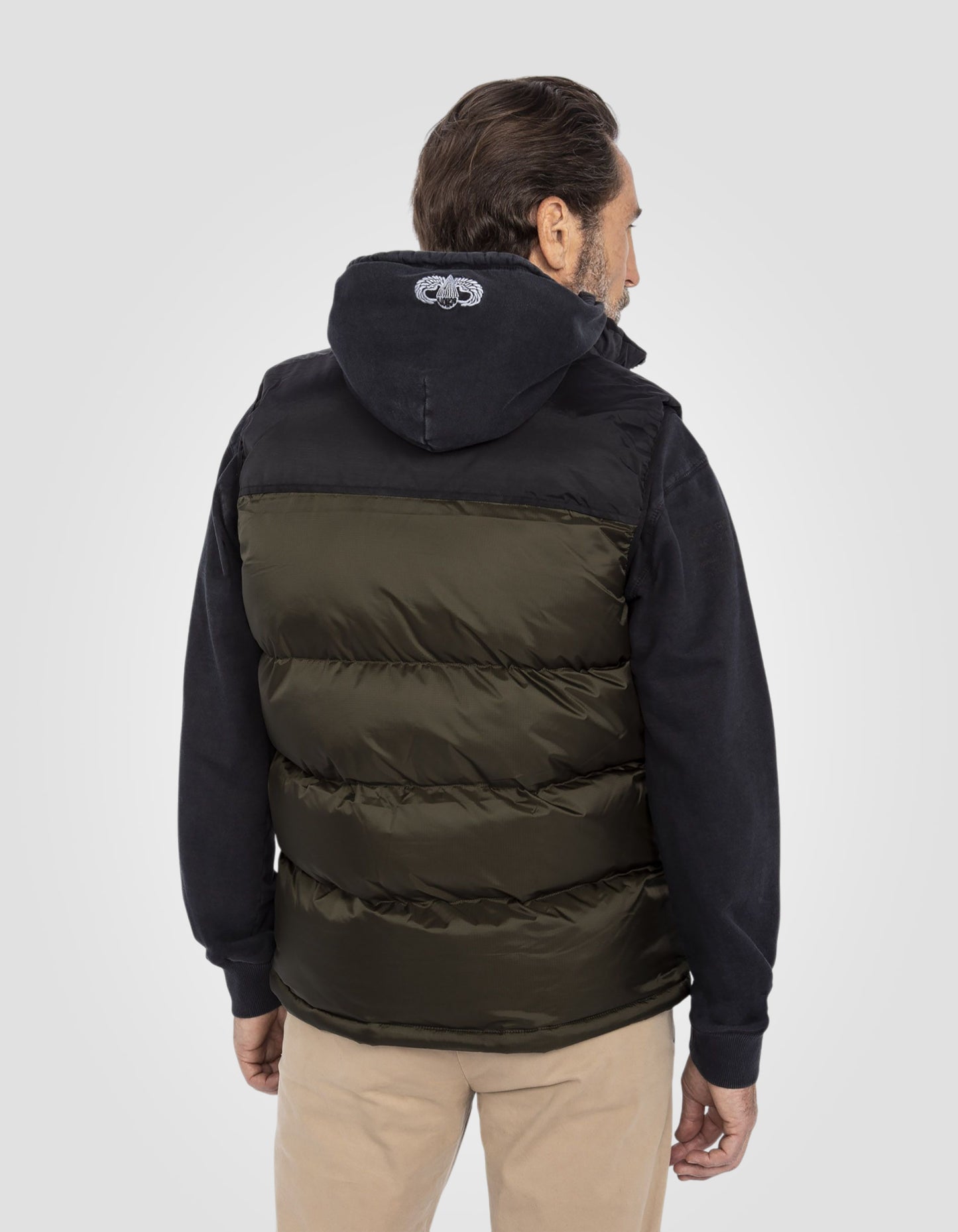 Sleeveless puffer jacket