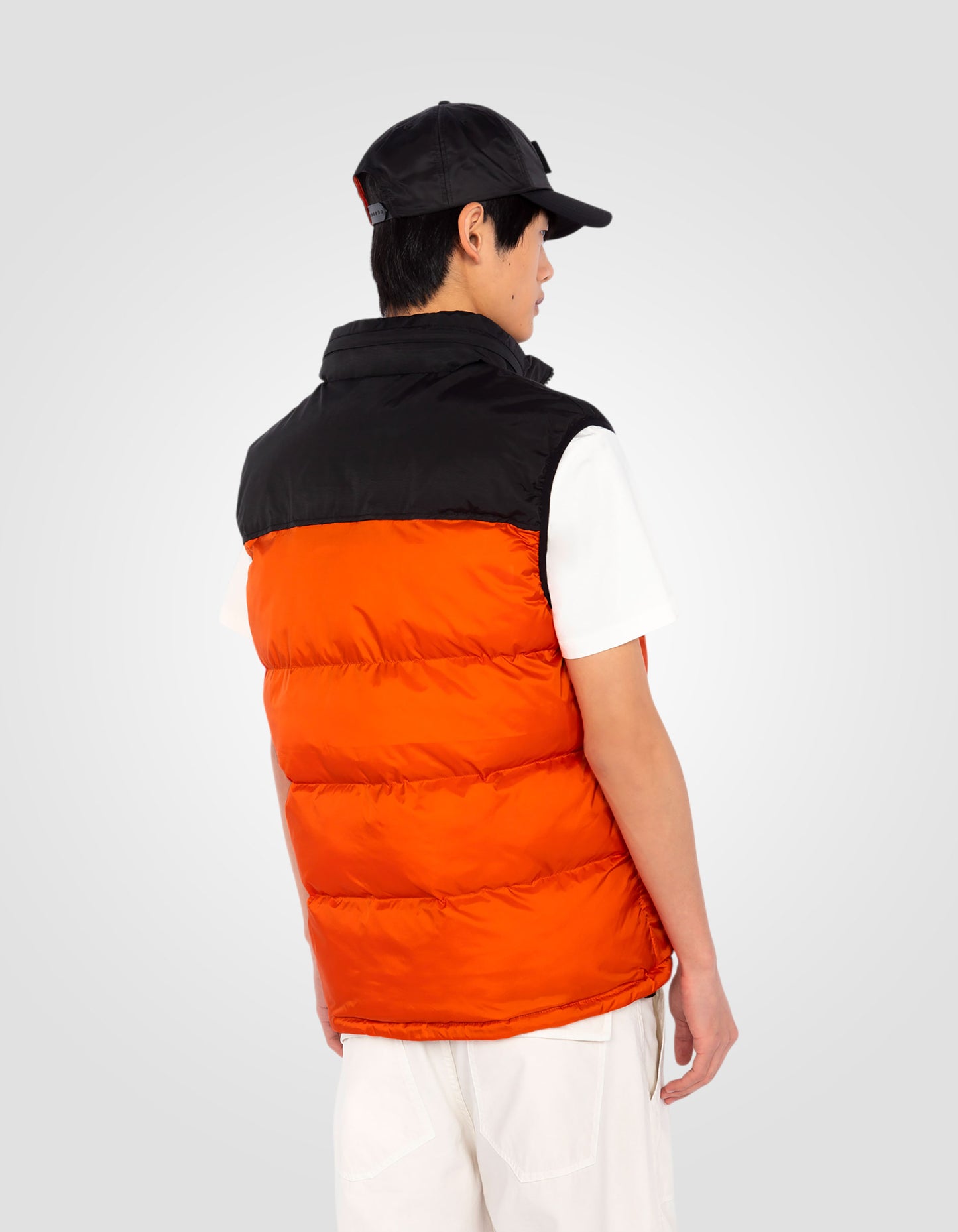 Sleeveless puffer jacket